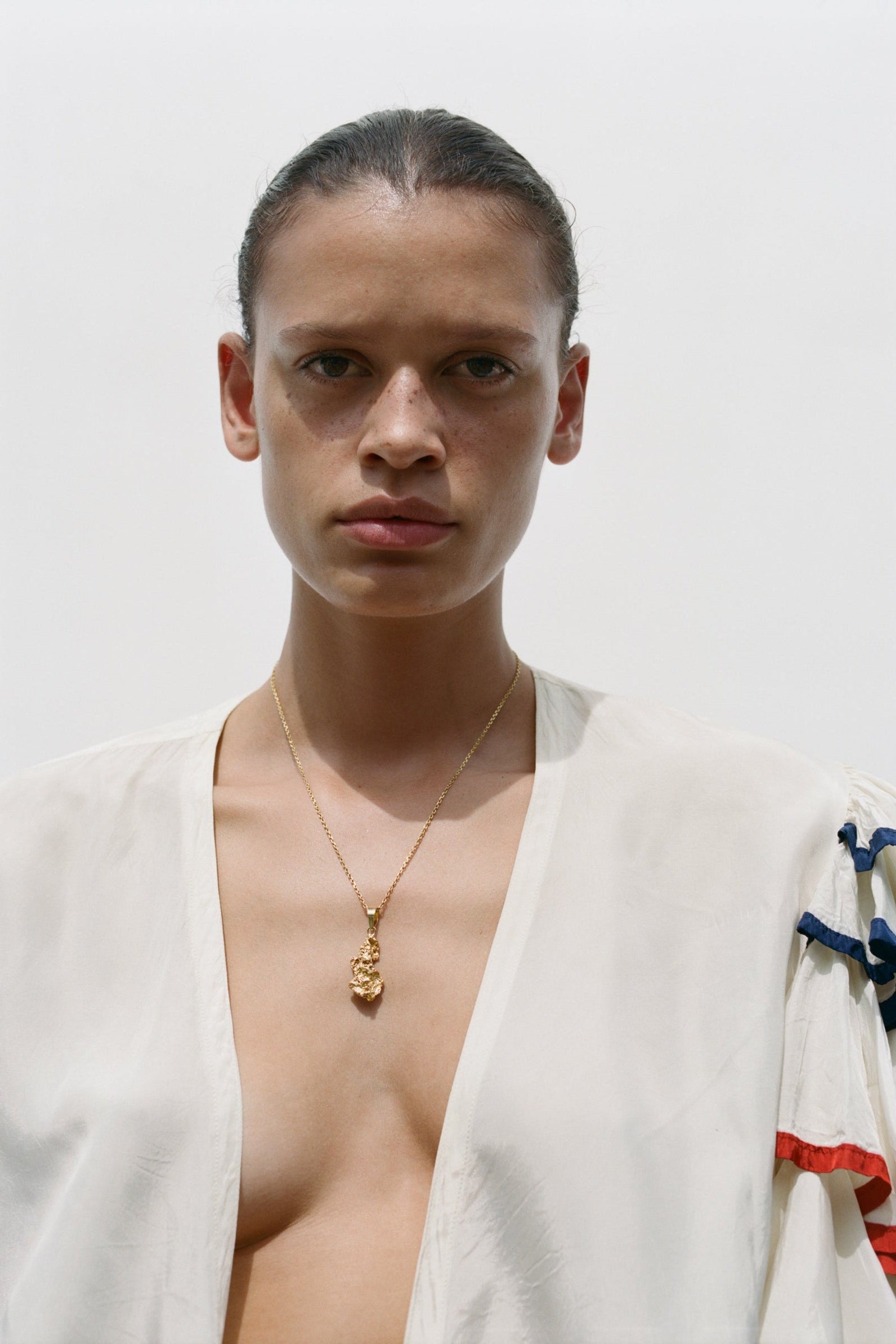 Trace Pendant With Fine Chain 01