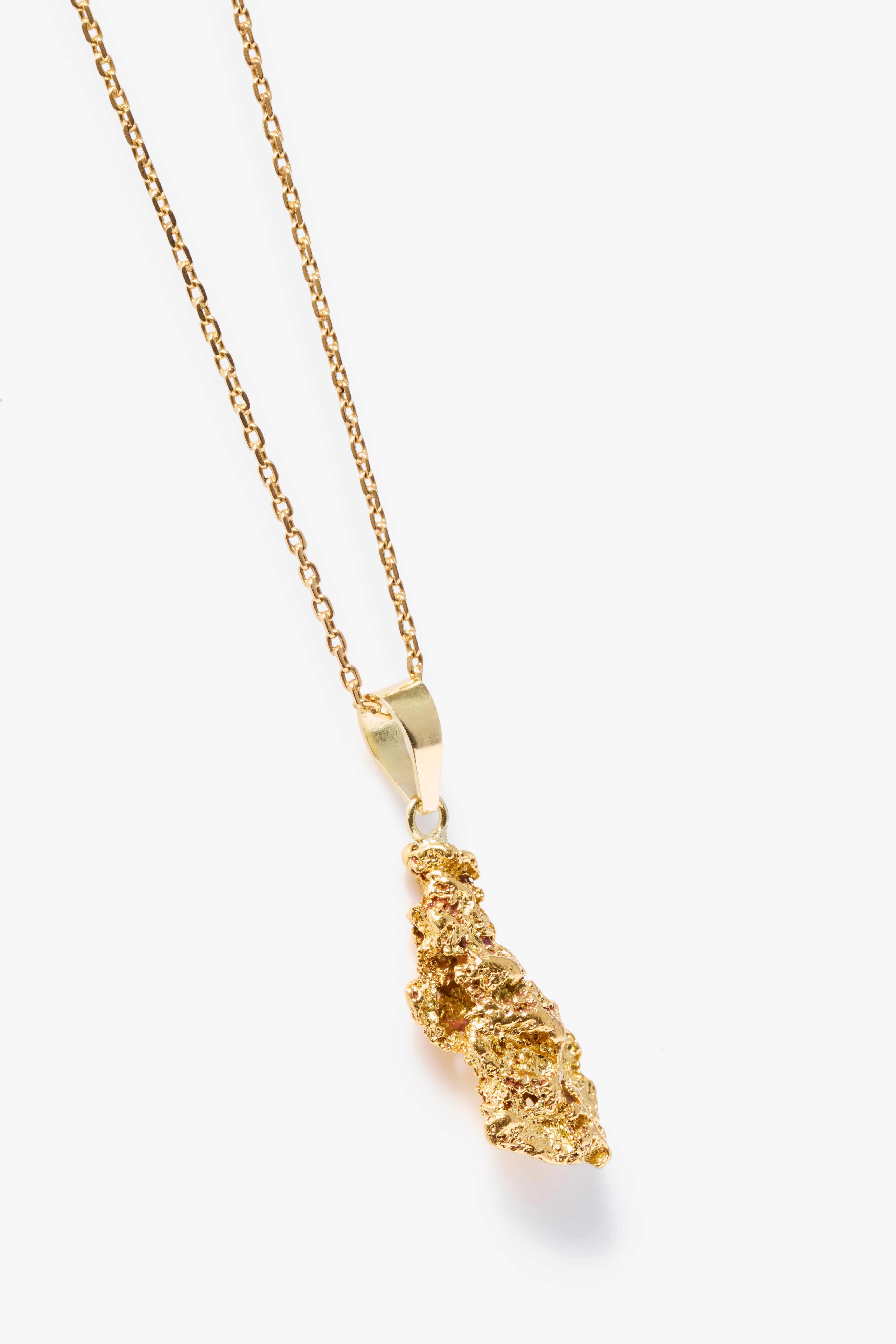 Trace Pendant With Fine Chain 01