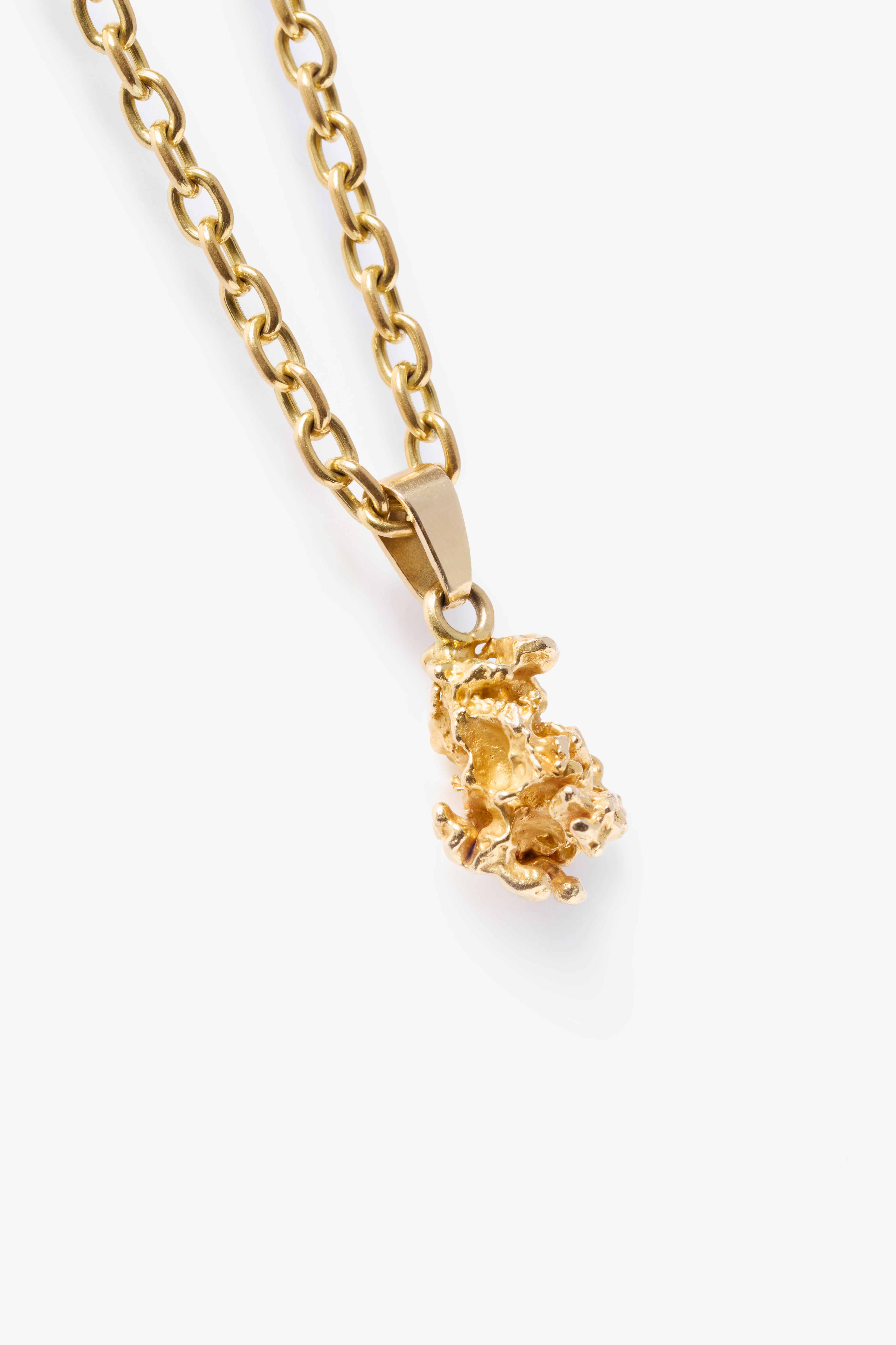 Trace Pendant With Bold Chain