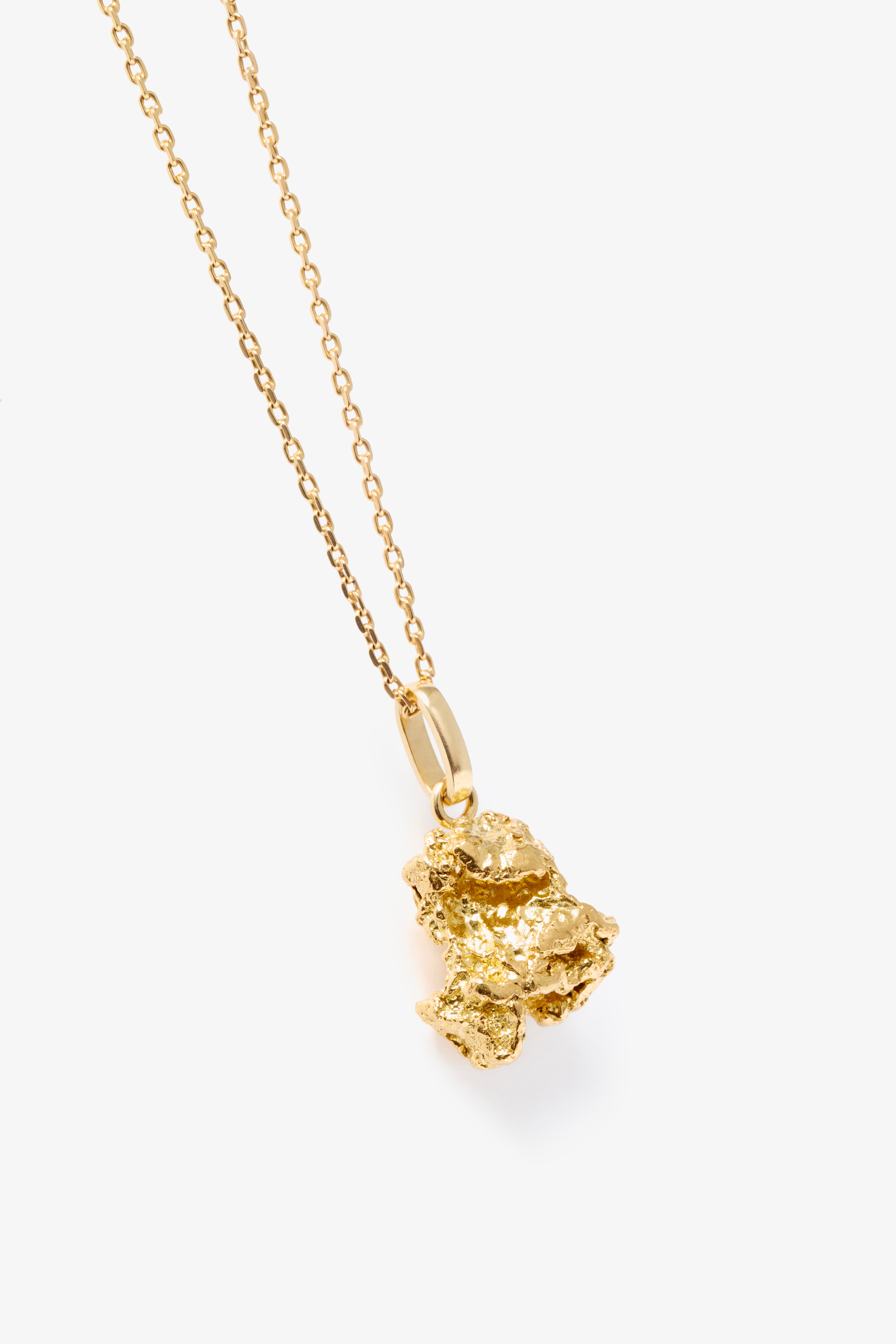 Trace Pendant With Fine Chain 02